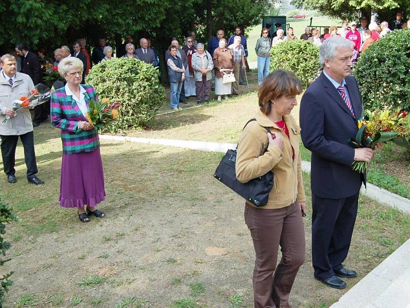 Pietními akty v Tachově a u památníku na Pístově začaly o víkendu oslavy konce druhé světové války na Tachovsku