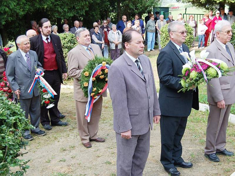 Pietními akty v Tachově a u památníku na Pístově začaly o víkendu oslavy konce druhé světové války na Tachovsku