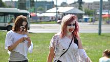 Populární zombie walk má za sebou další ročník. Na sto třicet účastníků prošlo Plzní, přímo během Dne Meliny Mercouri.