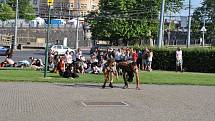 Populární zombie walk má za sebou další ročník. Na sto třicet účastníků prošlo Plzní, přímo během Dne Meliny Mercouri.