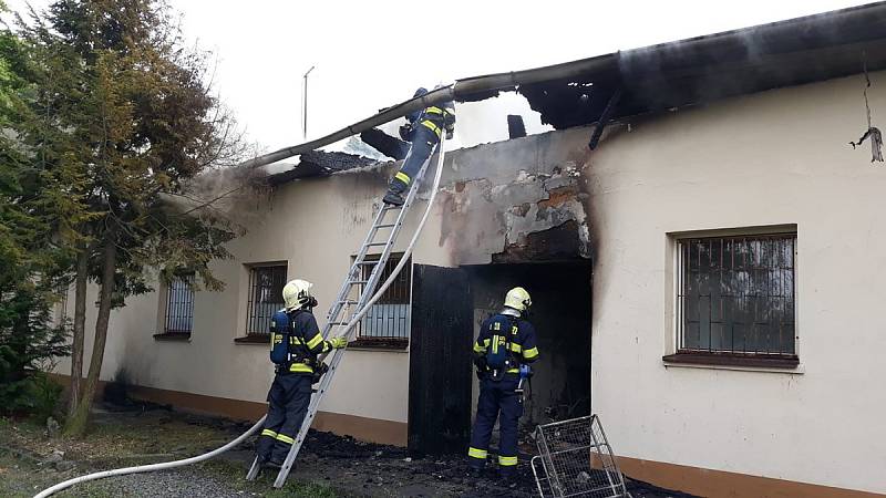 Požár budovy SK Neslyšících Plzeň ve Vyšehradské ulici