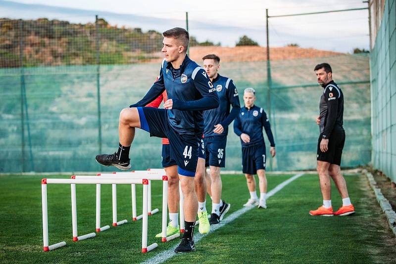 Viktoria ladí formu v Benidormu, čtvrteční trénink.