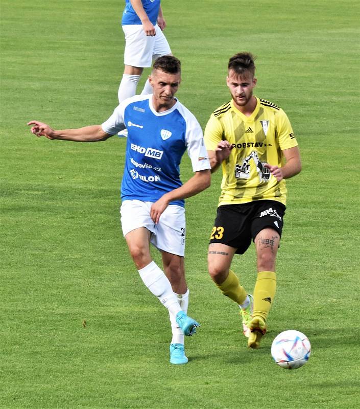 FC SILON Táborsko - FK ROBSTAV Přeštice (žlutí) 2:2.