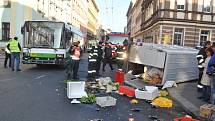 V odpoledních hodinách došlo k nehodě trolejbusu a dodávky na rohu ulic Tylova a Skrétova. Náraz dodávku převrátil na bok. Trolejbusová doprava musela být v tomto místě zastavena