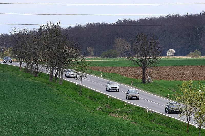 Stavba přeložky silnice 1/27 Šlovice - Přeštice. Nový úsek silnice bude 6100 metrů dlouhý a naváže na hotový přivaděč Plzeň-Litice-Šlovice a povede až k Přešticím.