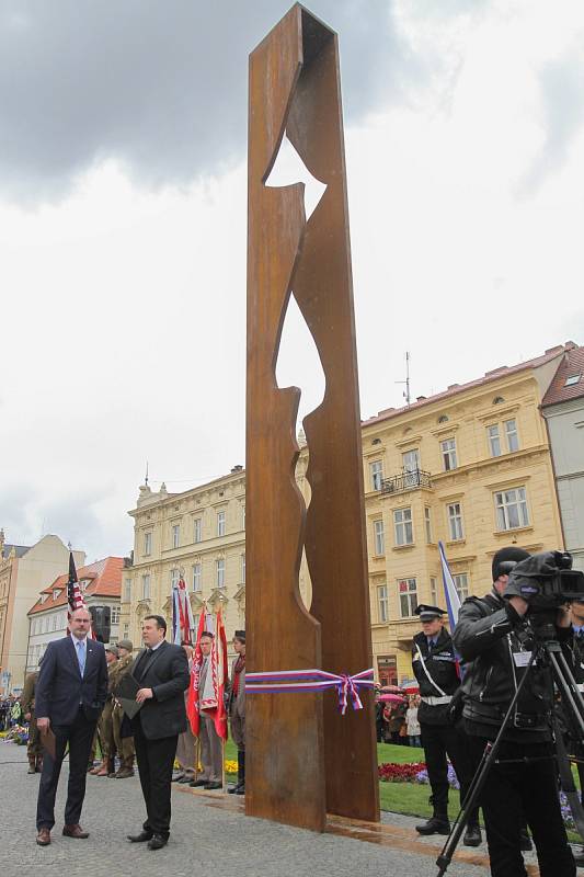 Slavnostní odhalení památníku generála Pattona v Plzni.