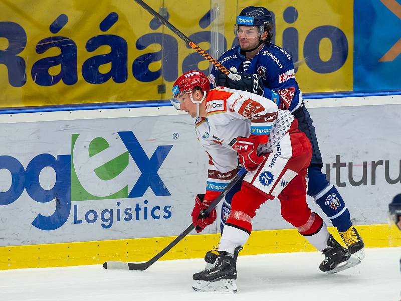 Hokejisté Škody Plzeň porazili hradecký Mountfield na jeho ledě 4:1.