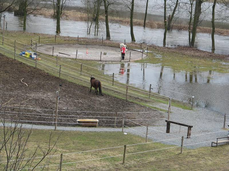 Řeka Úslava mezi Plzní-Koterovem a Starým Plzencem