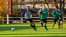 15. kolo I. A třídy: SK Smíchov Plzeň - FC Rokycany B (na snímku fotbalisté v zelených dresech) 4:2 (2:0).