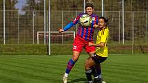 5. kolo 1. ligy žen: FC Viktoria Plzeň (na snímku fotbalistky v červenomodrých dresech) - AC Sparta Praha 1:3 (0:1).