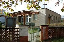 Františkáni sídlí v prostorách bývalé mateřské školy v Komenského ulici na Lochotíně. Poblíž objektu, který se dočká nástavby, bude stát nový kostel
