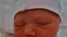 Josefína Burdová se narodila 18. února dvě minuty před pátou ranní mamince Lence a tatínkovi Josefovi. Po příchodu na svět vážila sestřička jedenáctiletého Tomáše a šestnáctiletého Matěje z Manětína 3800 gramů a měřila 53 centimetrů