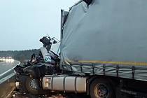 Nehoda dvou kamionů na dálnici D5 u Heřmanovy Huti