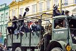 Plzeň – Konvoj svobody s více než 250 historickými vojenskými vozidly projel centrem města a zakončil letošní Slavnosti svobody. Přehlídky si zúčastnili i tři američtí a dva belgičtí účastníci osvobození v roce 1945, kterým mávaly tisíce lidí.