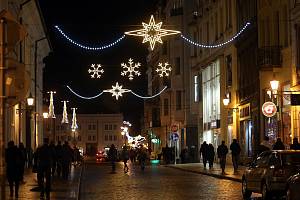 Vánoční výzdoba ve Františkánské ulici v Plzni