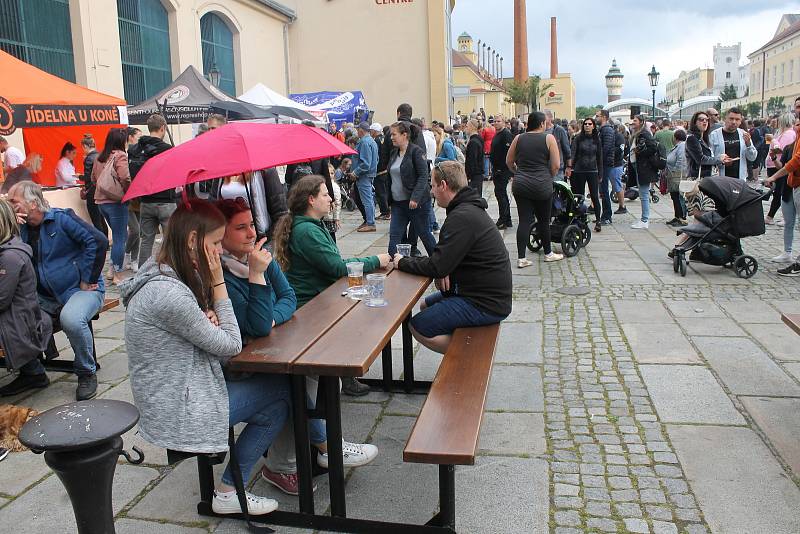 Festival polévky — Plzeň jaro 2022 představil v neděli 29. května v Plzeňském Prazdroji 14 restaurací a bister s dvacítkou různých druhů polévek.