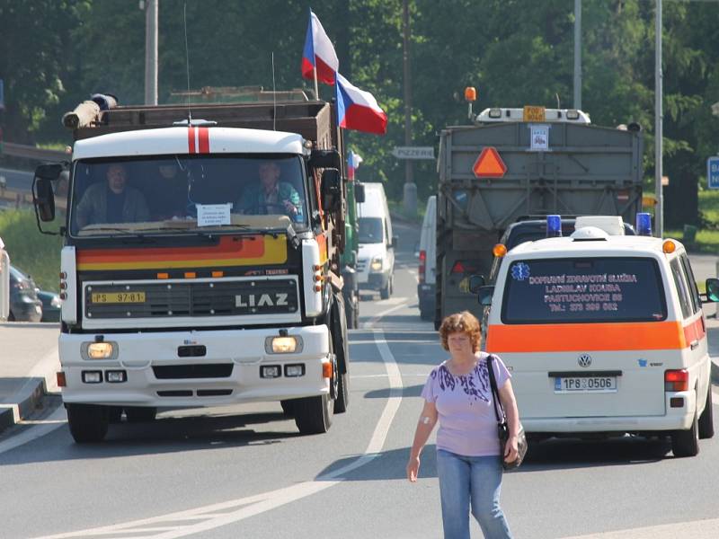 Na severním Plzeňsku se protestující zemědělci vydali z Kralovic do Plas