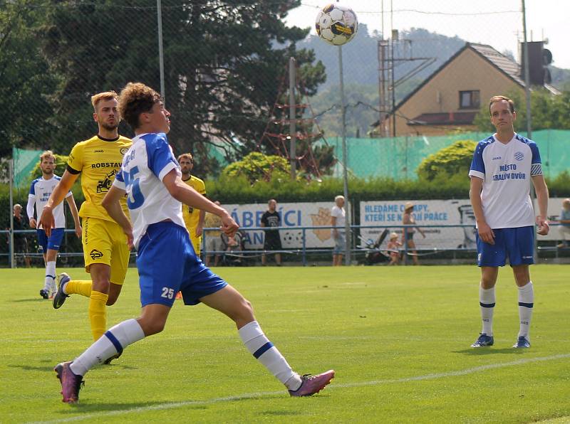 2. kolo FORTUNA ČFL, skupina A: FK Králův Dvůr - FK ROBSTAV Přeštice (hráči ve žlutých dresech) 4:1 (1:0).