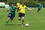 Fotbalisté SK Horní Bříza (na archivním snímku hráči v zelených dresech) otočili utkání se Lhotou, kterou doma porazili 3:1.