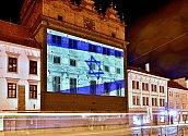 V úterý 10. října večer vyjádřilo město Plzeň podporu Izraeli napadenému palestinským islamistickým hnutím Hamás nasvícením radnice jeho vlajkou.