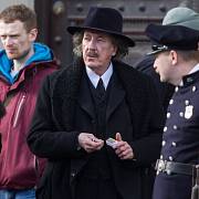 V Plzni natáčel slavný oscarový herec Geoffrey Rush, který v seriálu ztvární geniálního fyzika Alberta Einsteina.