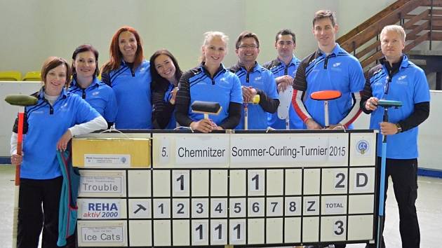 Curlingový klub CC Meteorite Třemošná se od podzimu bude prát o mistrovské body, zkušenosti už sbíral na mezinárodním turnaji v Německu, odkud je snímek pořízen. 