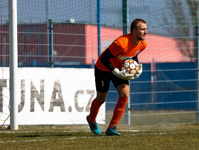 Fotbalisté FK ROBSTAV Přeštice (na archivním snímku hráči ve žlutých dresech) slaví pět kol před koncem letošního ročníku FORTUNA divize A postup do třetí ligy.