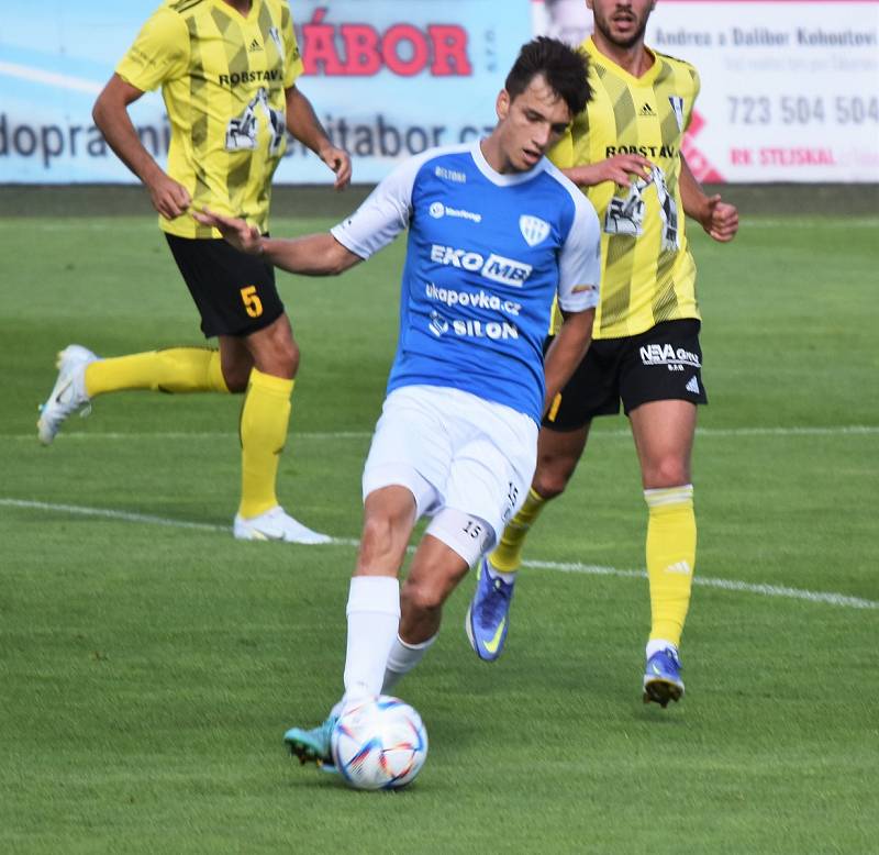 FC SILON Táborsko - FK ROBSTAV Přeštice (žlutí) 2:2.