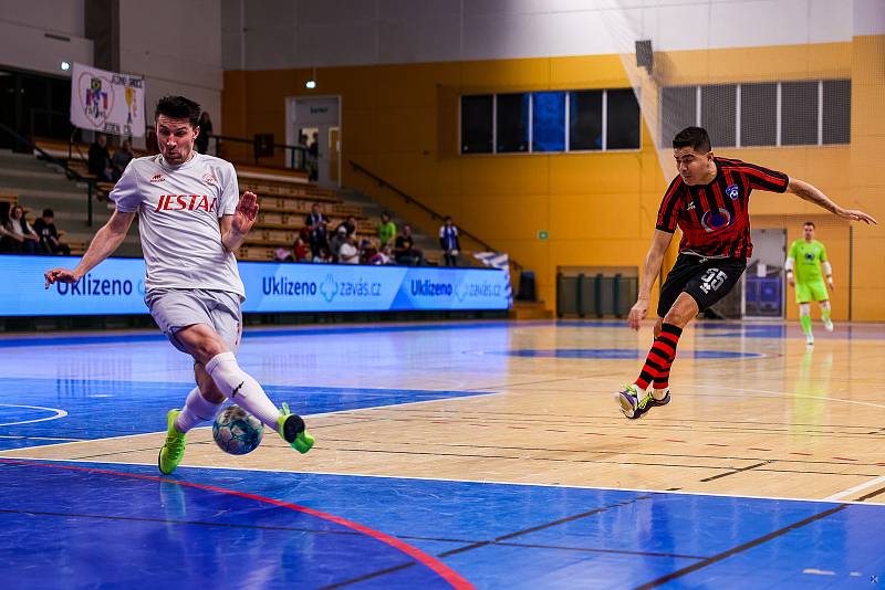 Interobal Plzeň (tmavé dresy) - Spartak Perštejn 6:4, 20. března 2023.