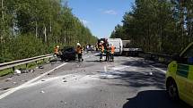 U křižovatky na severoplzeňské Štipoklasy na silnici mezi Plzní a Karlovými Vary došlo ve čtvrtek odpoledne k vážné dopravní nehodě.