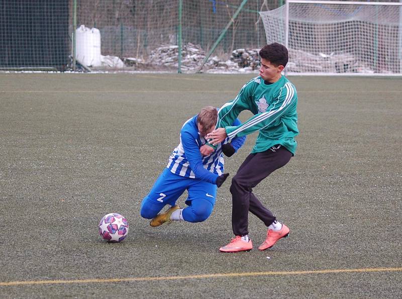 Fotbalisté FK Tachov, lídra přeboru Plzeňského kraje, prohráli na úvod přípravy doma s Ostrovem 1:4.