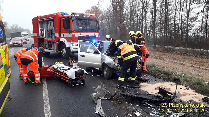 Střet dvou automobilů na silnici I/27 u skládky Vysoká u Dobřan.