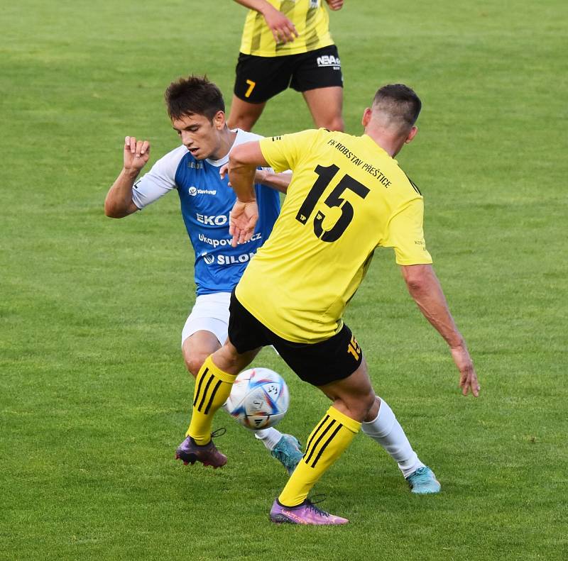 FC SILON Táborsko - FK ROBSTAV Přeštice (žlutí) 2:2.