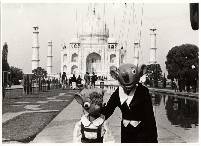 Hurvínek a Spejbl v Indii v roce 1968.