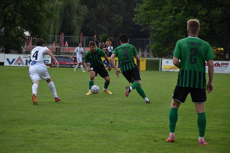 28. kolo I. A třídy: FC Rokycany B (zelení) - Slavoj Mýto B 5:2.