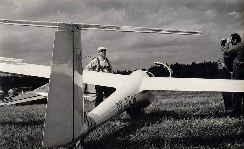 Václav Krejsa je členem staňkovského aeroklubu od roku 1947. Létal do svých sedmdesáti let.