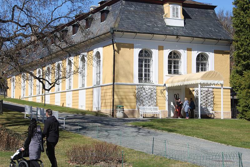 Lovecký zámek nedaleko Šťáhlav navštívily v neděli stovky lidí