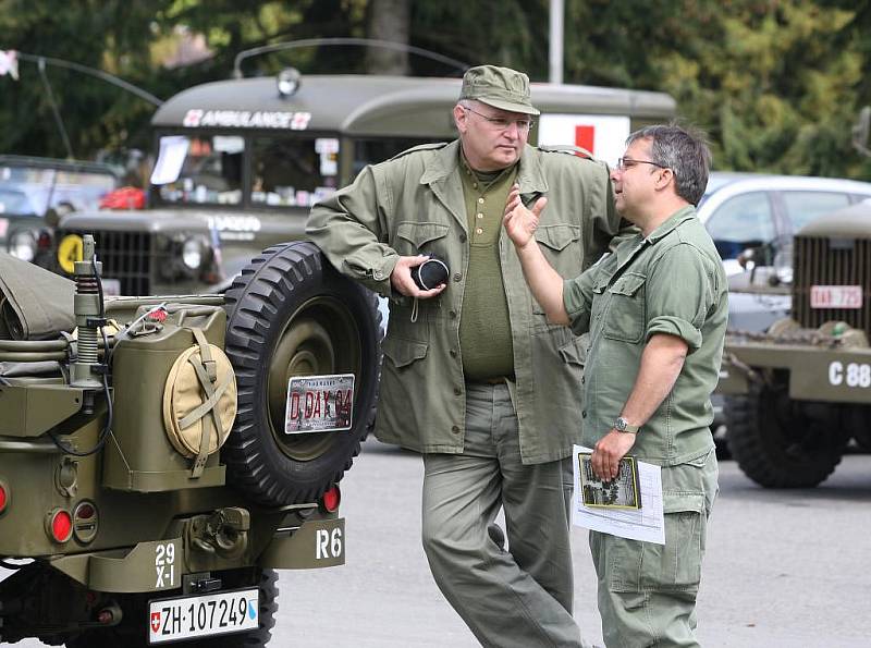 Vojenský kemp v Konstantinových Lázních, ze kterého budou vyrážet členové Military Car Clubu se svými auty na vyjížďky po Západních Čechách
