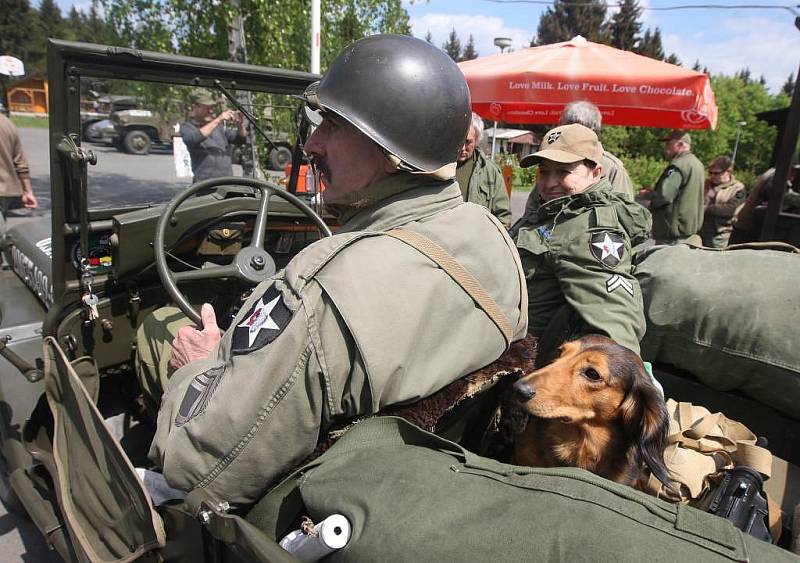 Vojenský kemp v Konstantinových Lázních, ze kterého budou vyrážet členové Military Car Clubu se svými auty na vyjížďky po Západních Čechách