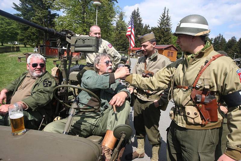 Vojenský kemp v Konstantinových Lázních, ze kterého budou vyrážet členové Military Car Clubu se svými auty na vyjížďky po Západních Čechách