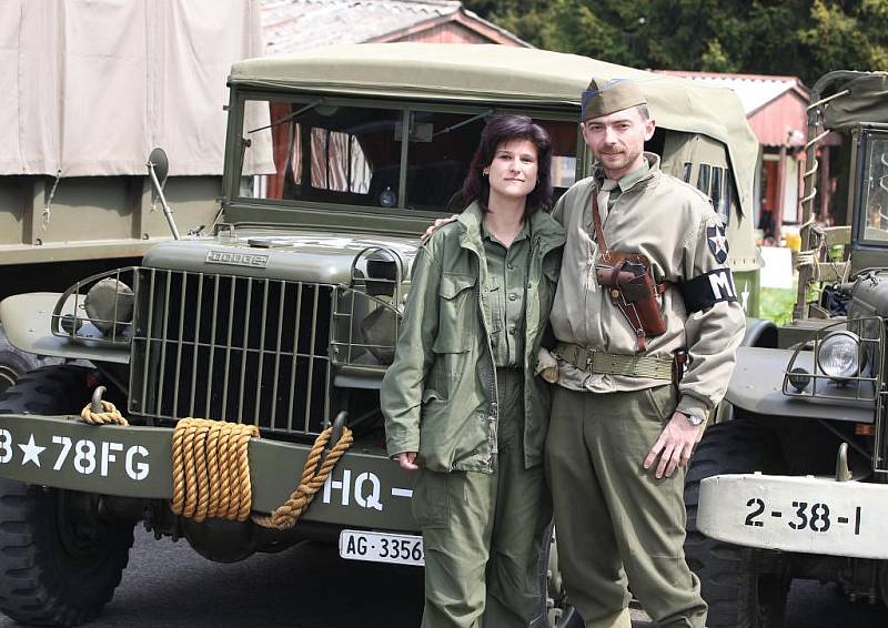 Vojenský kemp v Konstantinových Lázních, ze kterého budou vyrážet členové Military Car Clubu se svými auty na vyjížďky po Západních Čechách