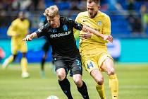 Pavel Šulc (vlevo). FC Astana (ve žlutém) - Viktoria Plzeň 1:2, 5. října 2023