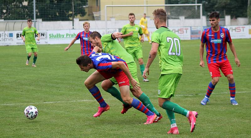 5. kolo FORTUNA ČFL, skupina A: FK Loko Vltavín (zelení) - Viktoria Plzeň B (červenomodří) 3:1 (2:1).