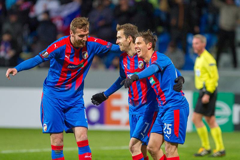 FC Viktoria Plzeň x FK Partizan Bělehrad. Vpravo střelec druhého gólu Viktorie Aleš Čermák