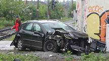 Nehoda auta a osobního vlaku na přejezdu ve Vinohradské ulici v Plzni