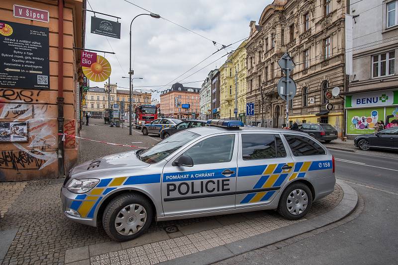 Žena zaútočila na Americké v Plzni kyselinou, zasahoval i vrtulník