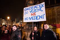 Lidé protestovali proti Ondráčkovi, na náměstí Republiky podepisovali petici.