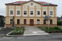B/ Rekonstrukce budov: Radnice Mirošov