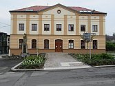 B/ Rekonstrukce budov: Radnice Mirošov