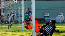 15. kolo I. A třídy: SK Smíchov Plzeň - FC Rokycany B (na snímku fotbalisté v zelených dresech) 4:2 (2:0).